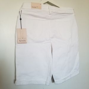New NYDJ Briella White Short sz 10 -D18